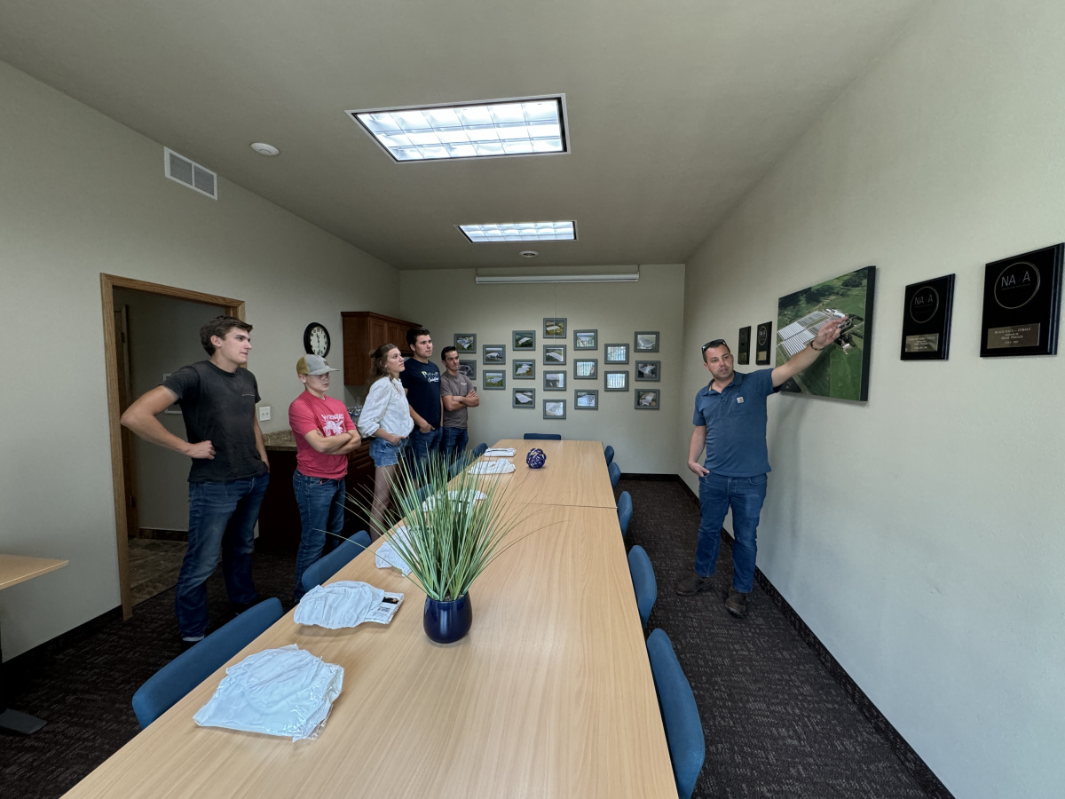 Image: Dutch Agriculture students visit Wisconsin Farm